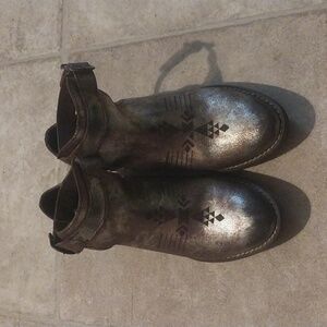 Sbicca Vintage Collection Peaceout Metallic Ankle Booties  Size 6